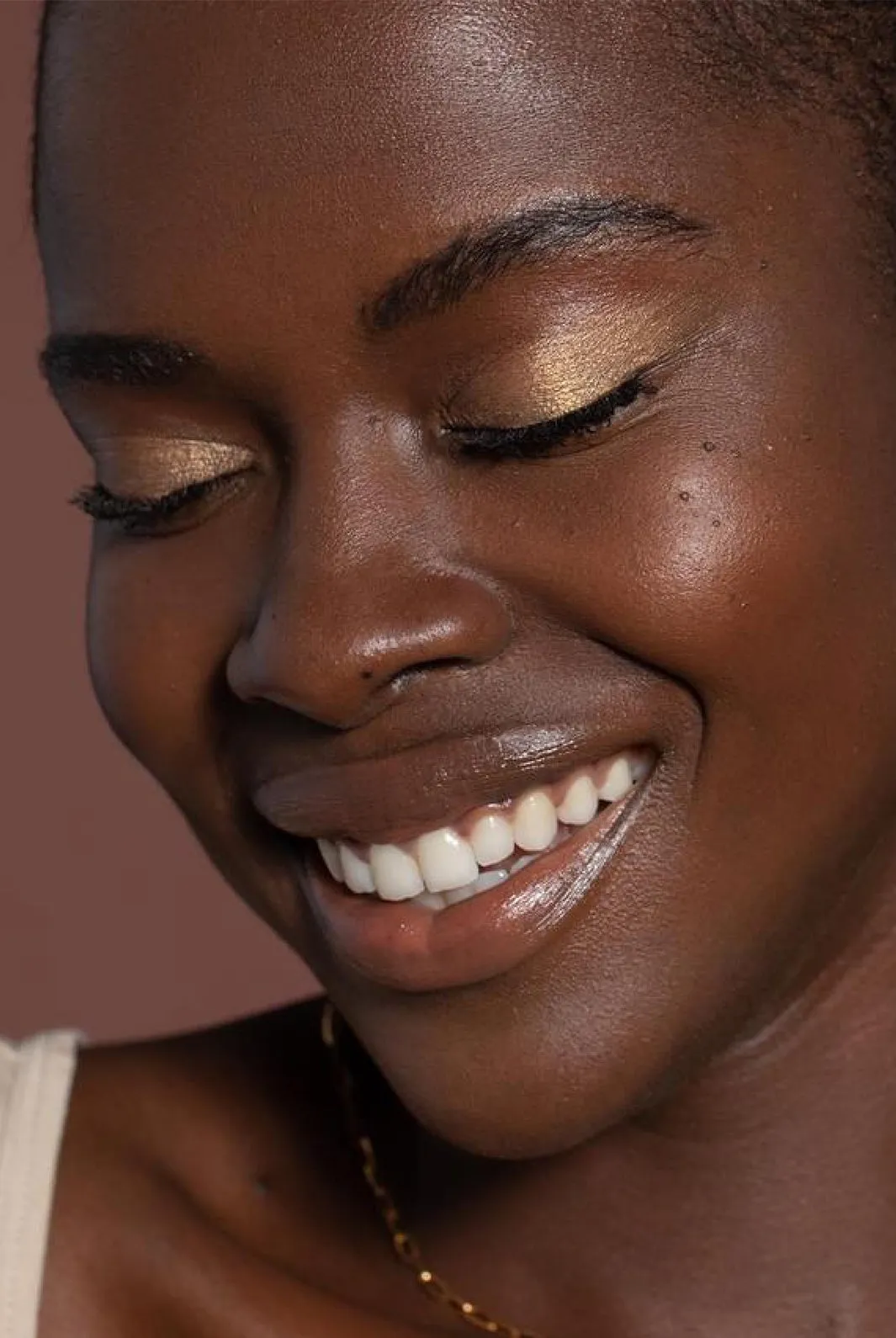 LIQUID POWDER CHROMATIC EYE TINT