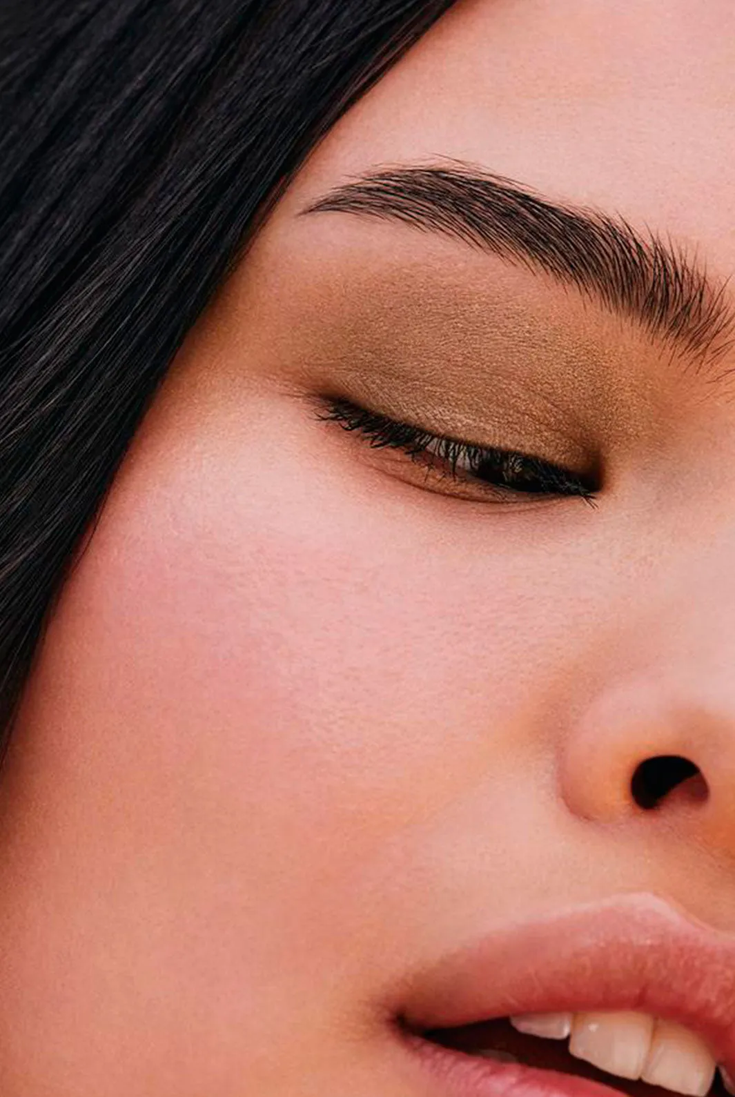 LIQUID POWDER CHROMATIC EYE TINT